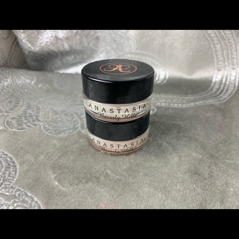 Anastasia Beverly Hills concealer - Honey